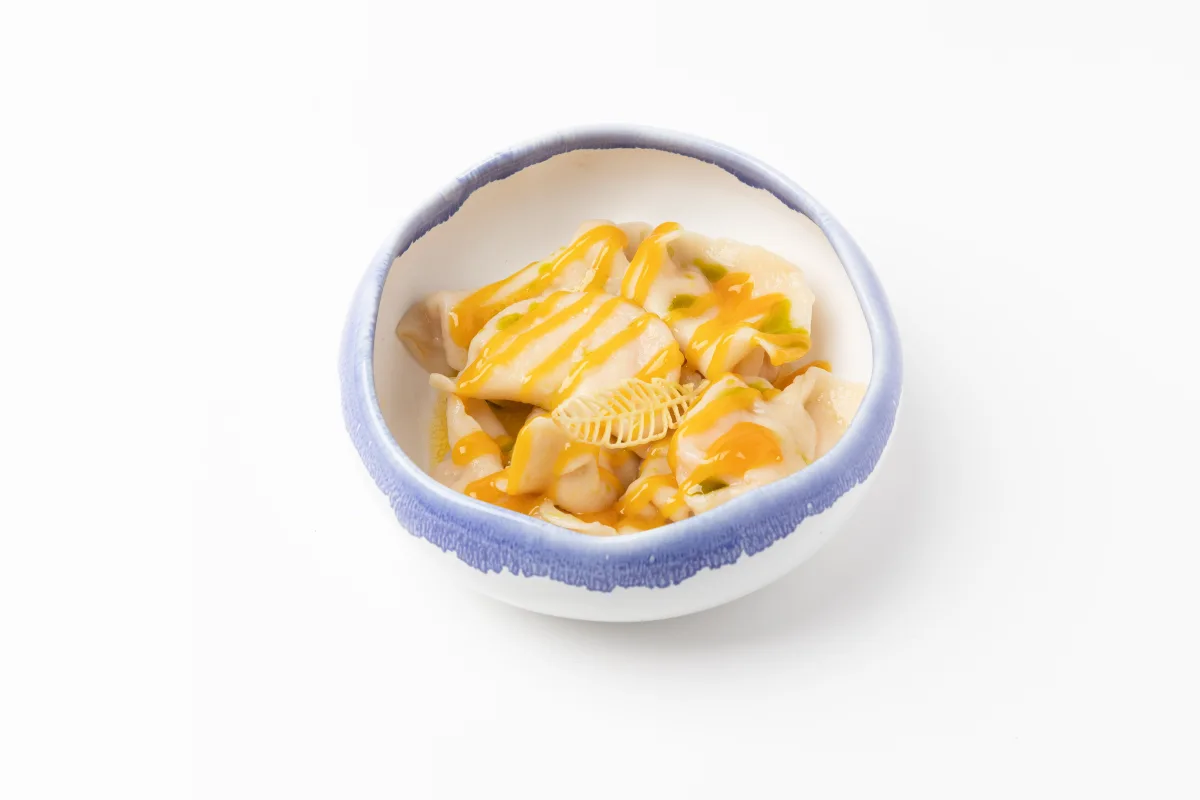 Вареники с манго и соусом маракуйя и мятным маслом